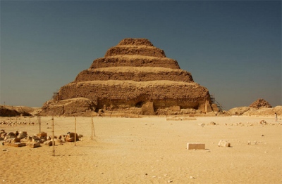 A Pirâmide Escalonada de Djozer. Imagem disponível em . Acesso em 26 de junho de 2013. 